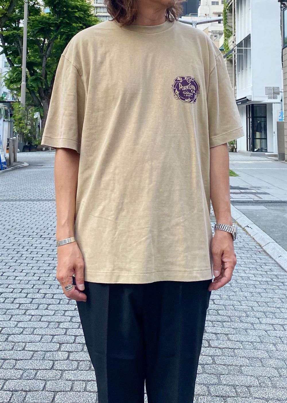 F LEAF LOGO TEE (FADE BEIGE) / リーフ ロゴ Tシャツ