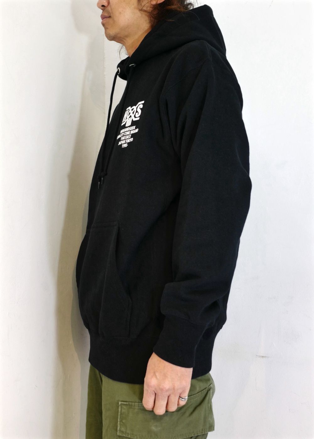 HIDE AND SEEK - HS×BH HOODED SWEAT SHIRT (BLACK) / バウンティーハンター コラボ スウェット パーカー  | LOOPHOLE