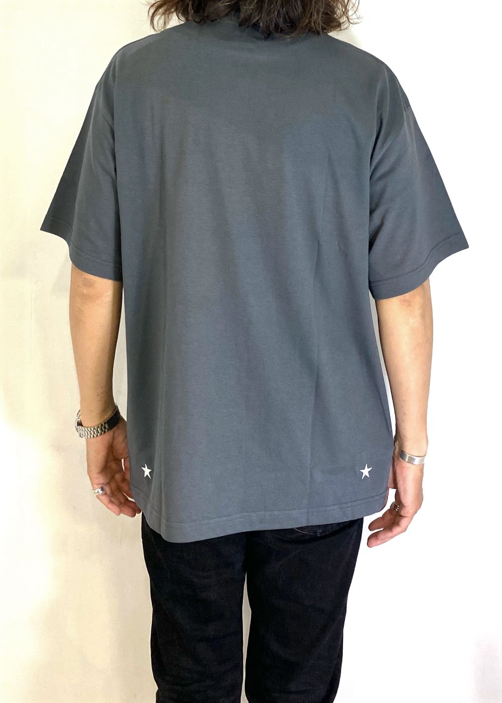 PRINT TEE (SLATE GRAY) / ステンシル ロゴ プリント Tシャツ