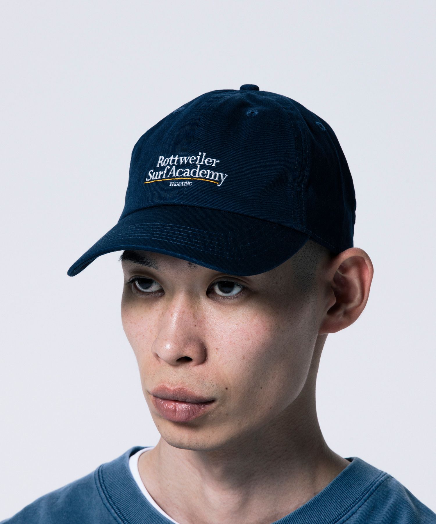 SURF ACADEMY CAP (NAVY) / ロゴ刺繍 ダッド キャップ。