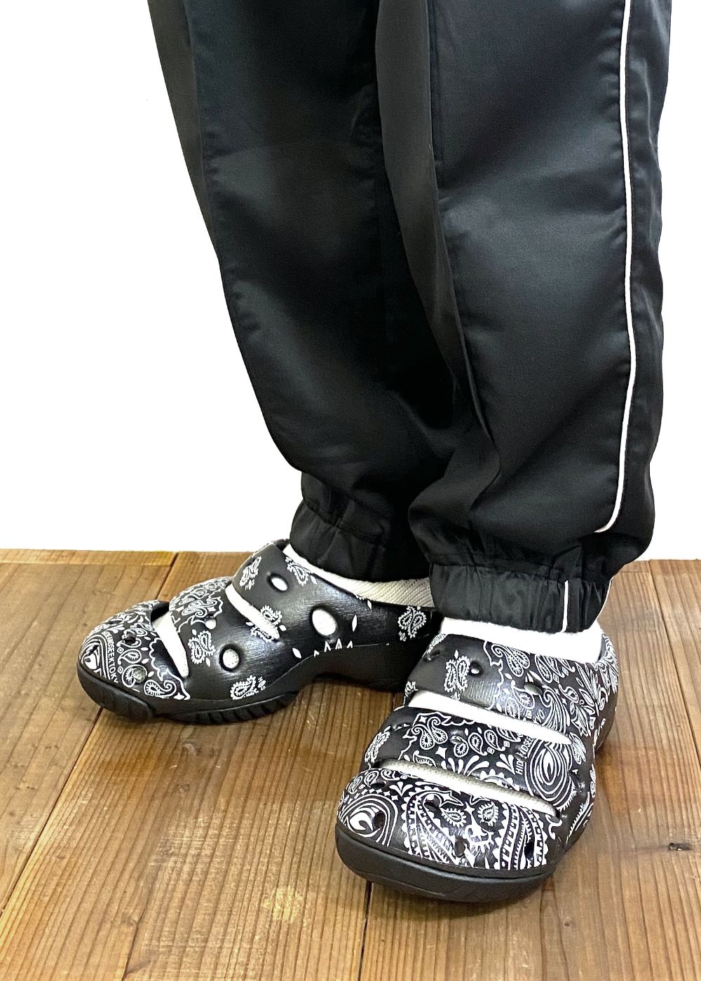 HIDE AND SEEK - ×KEEN YOGUI (MENS BLACK) / ×キーン ヨギ コラボサンダル | LOOPHOLE