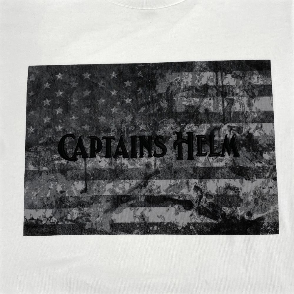 【ラスト1点】CAPTAIN’S FLAG TEE (WHITE) / ロゴ刺繍&アメリカンフラッグ プリント Tシャツ