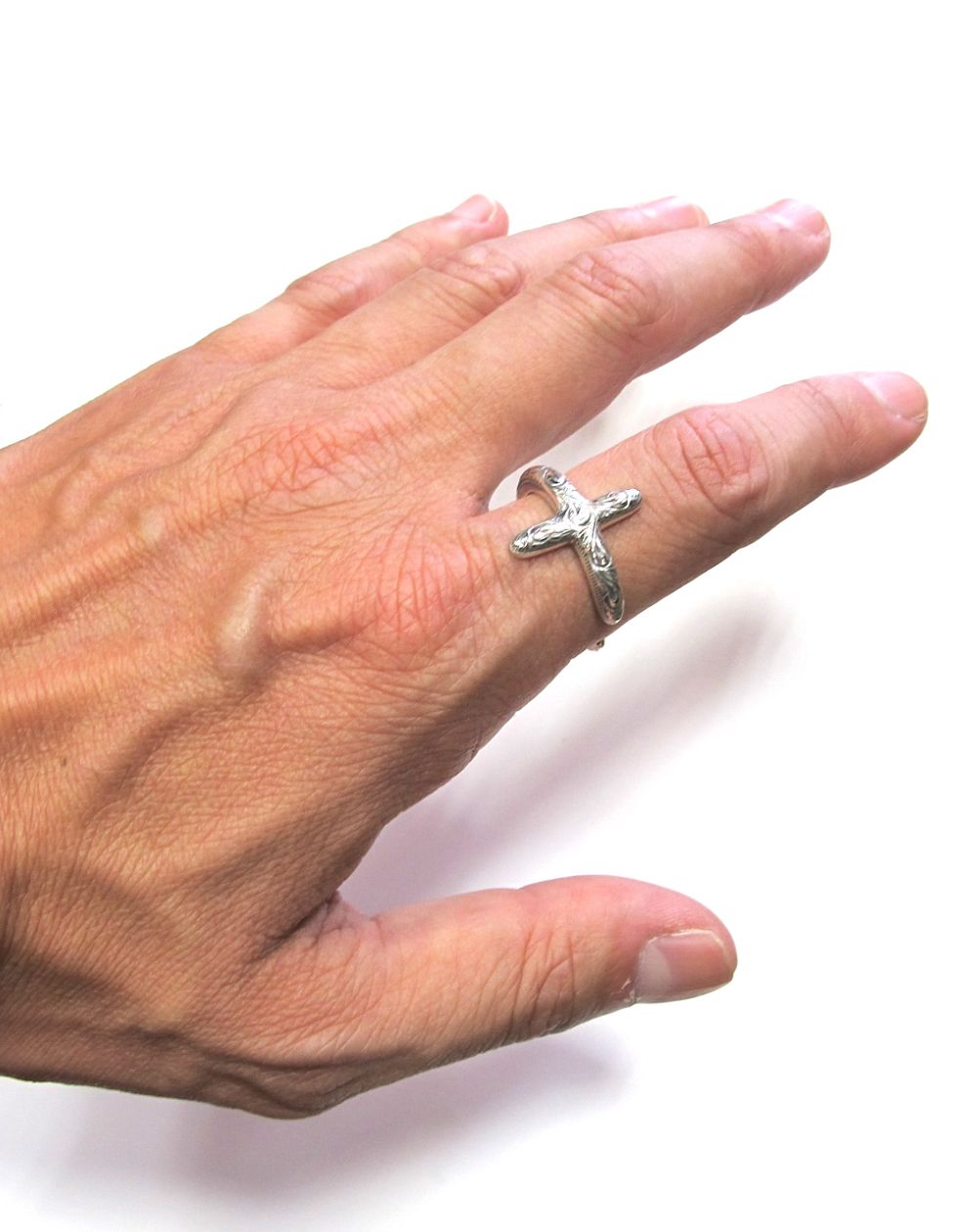 ANTIDOTE BUYERS CLUB - ENGRAVED CROSS RING (SILVER