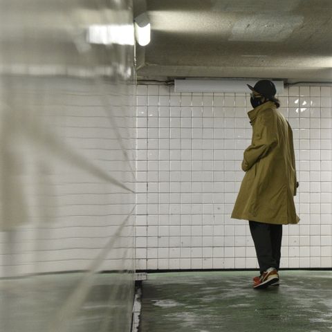 都会の風を感じるストリートフォーマル。