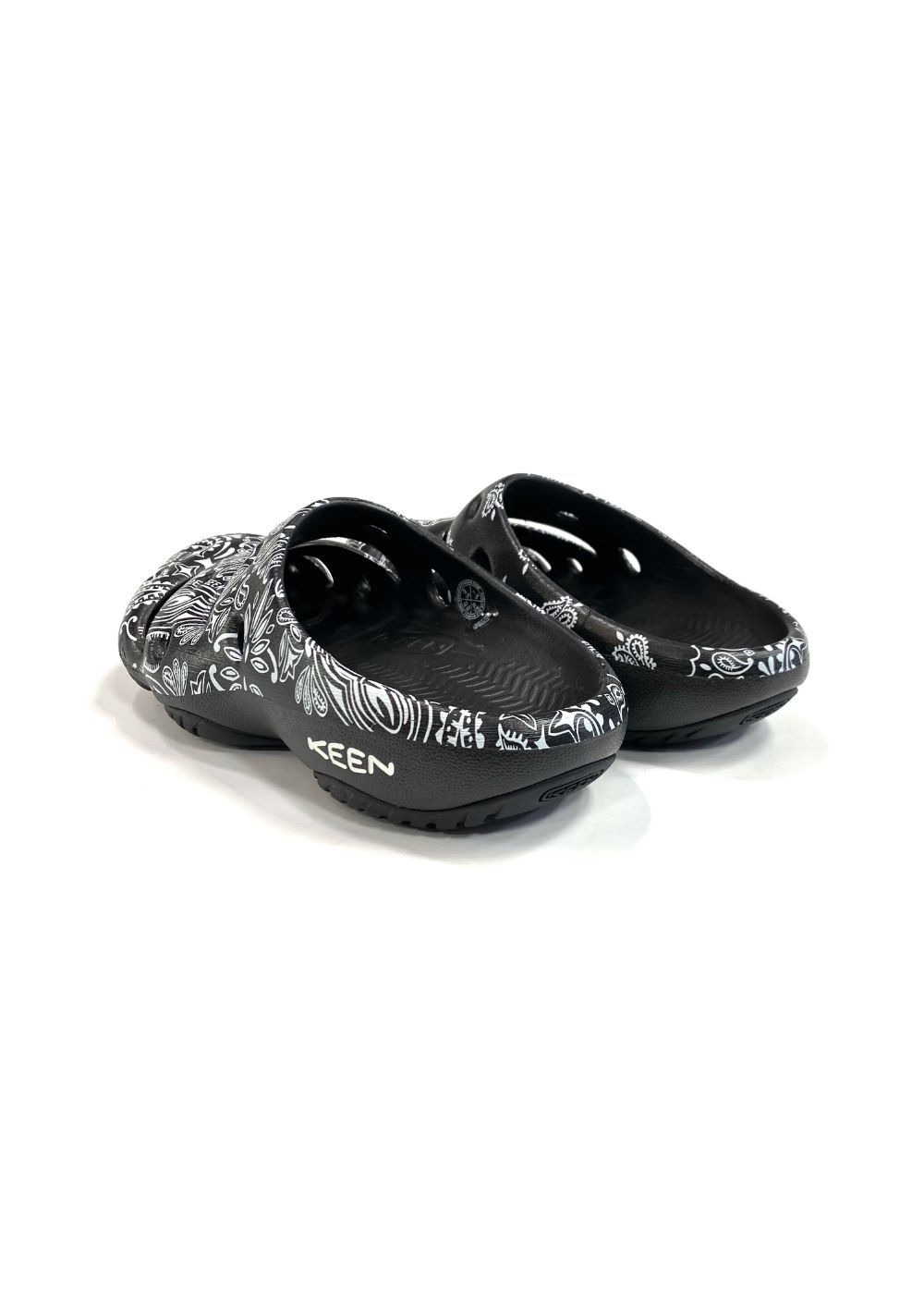 HIDE AND SEEK - ×KEEN YOGUI (MENS BLACK) / ×キーン ヨギ コラボサンダル | LOOPHOLE