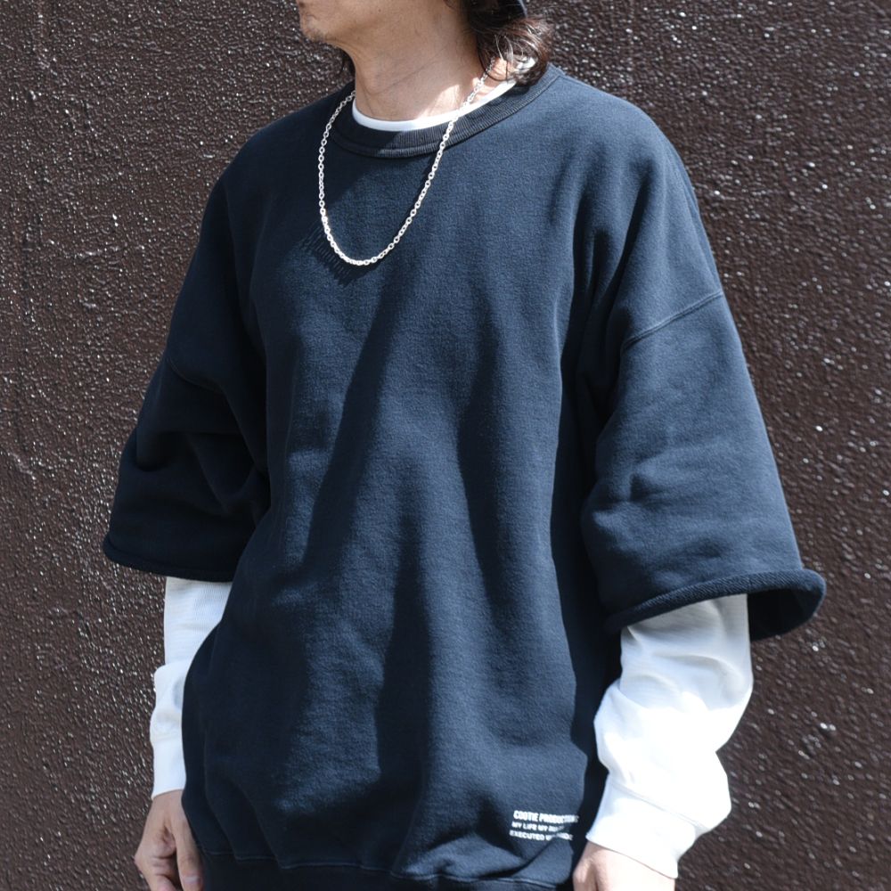 薄手で軽やかな春のミリタリー。