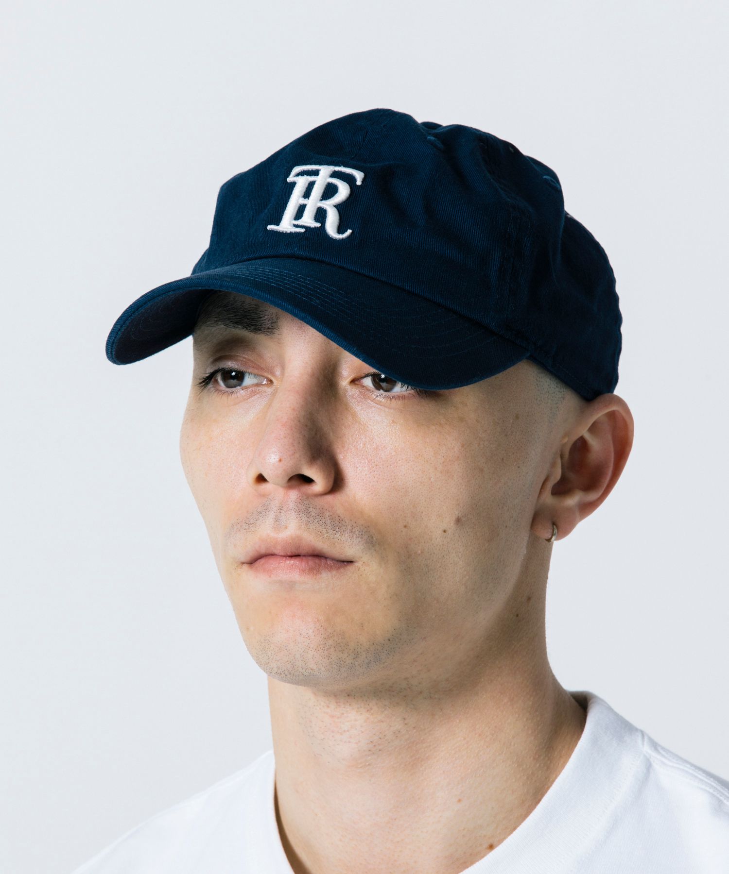 RT CAP (NAVY) / ロゴ刺繍 ダッド キャップ。