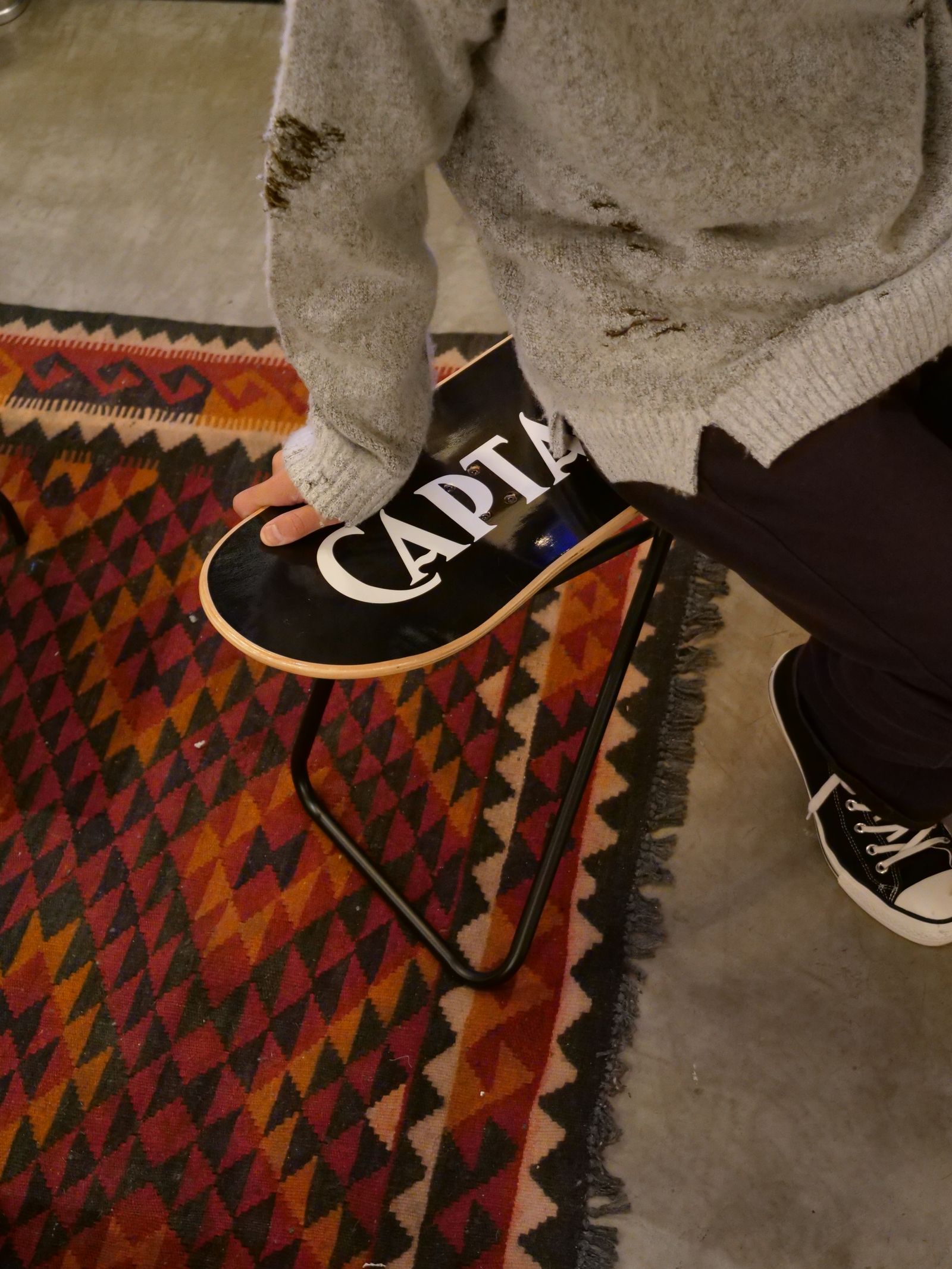 CAPTAINS HELM - LOGO SK8 CHAIR (BLACK) / スケートボード チェア