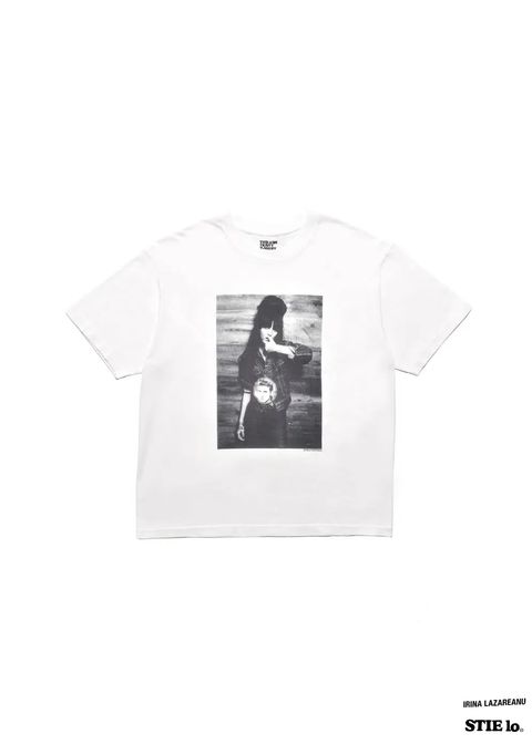 【ラスト1点】Stie-lo × Irina.L “Presley" T-SH (WHITE) / ×スティーロ×イリーナ・ラザレアヌ コラボ フォト Tシャツ