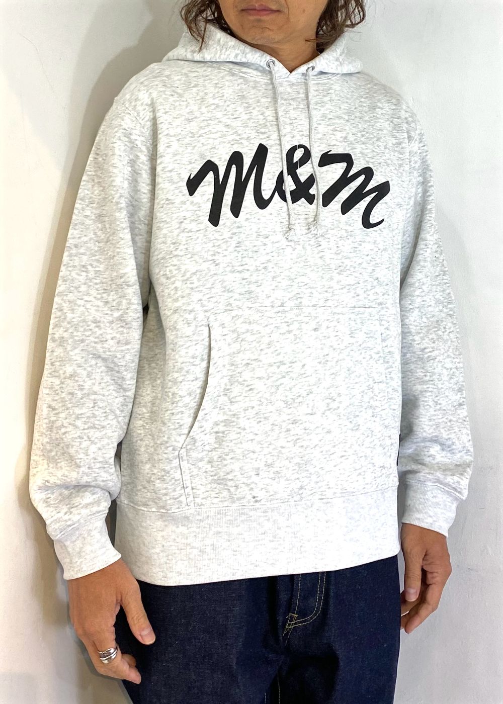Logo Hoodie (ASH) / ロゴ プリント スウェットパーカー