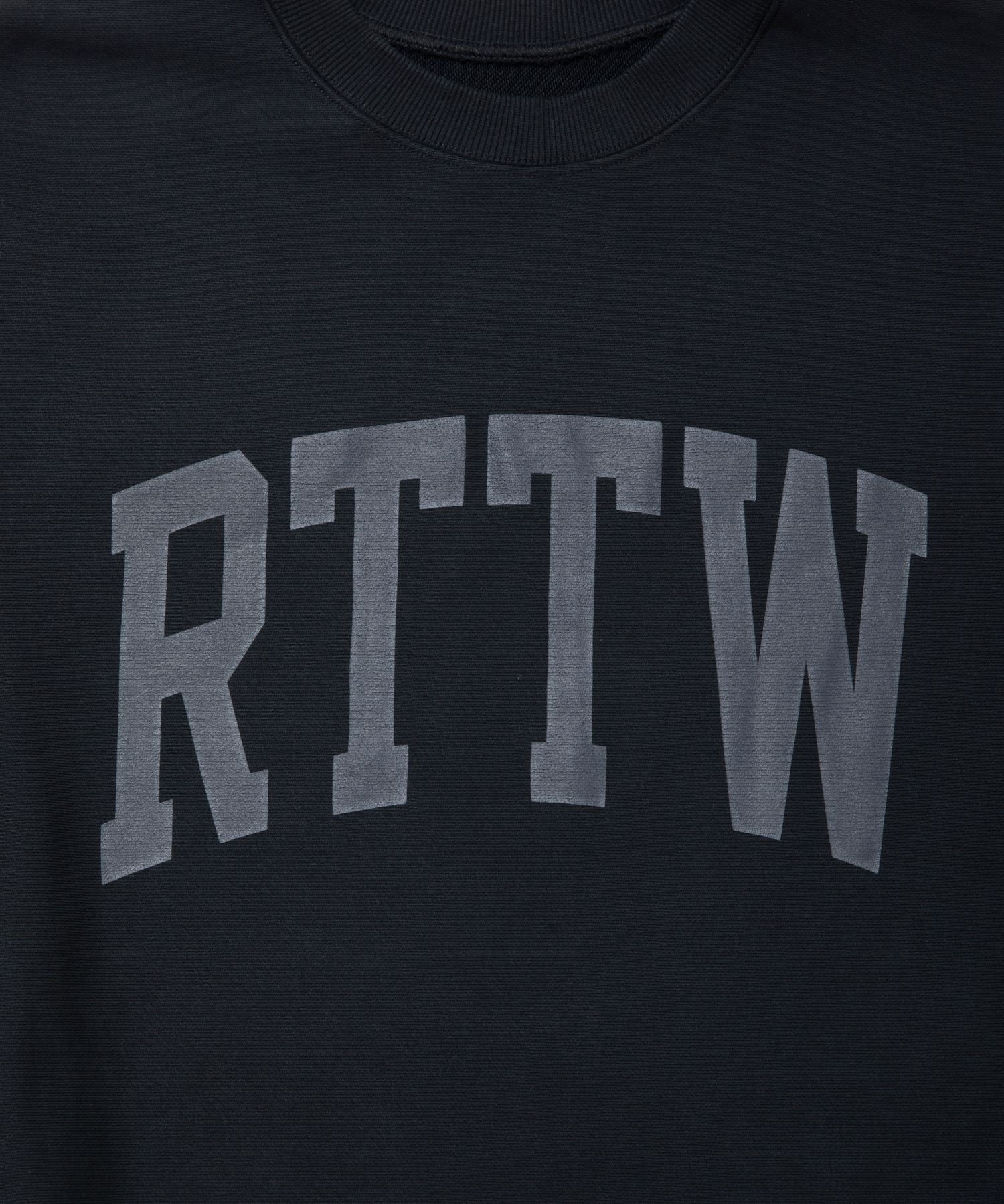 R9 RTTW SWEATER (BLACK) / オリジナル クルーネック スウェット