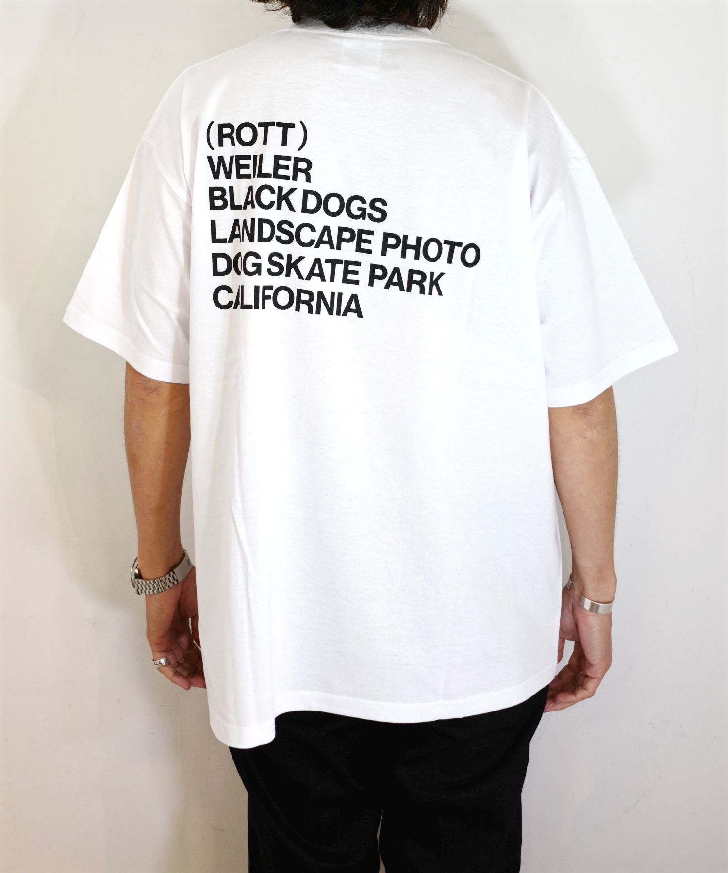 ROTTWEILER - PIGMENT PHOTO TEE (WHITE) / ピグメント染め フォト プリント Tシャツ | LOOPHOLE