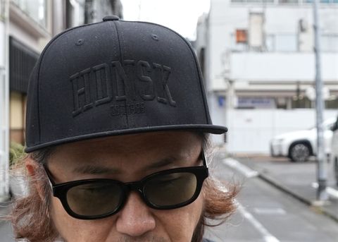 レザーセットアップを使ったワンランク上のストリートスタイル