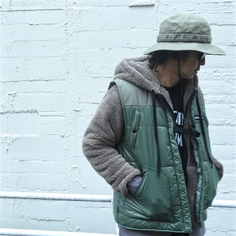 軽さ、肌触りの良さで着心地抜群。ボアフリースを使用したアウトドア+ミリタリーコーデ。