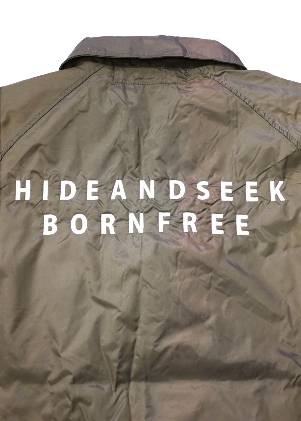 HIDE AND SEEK - TEAM JACKET (KHAKI) / ロゴ刺繍 コーチジャケット