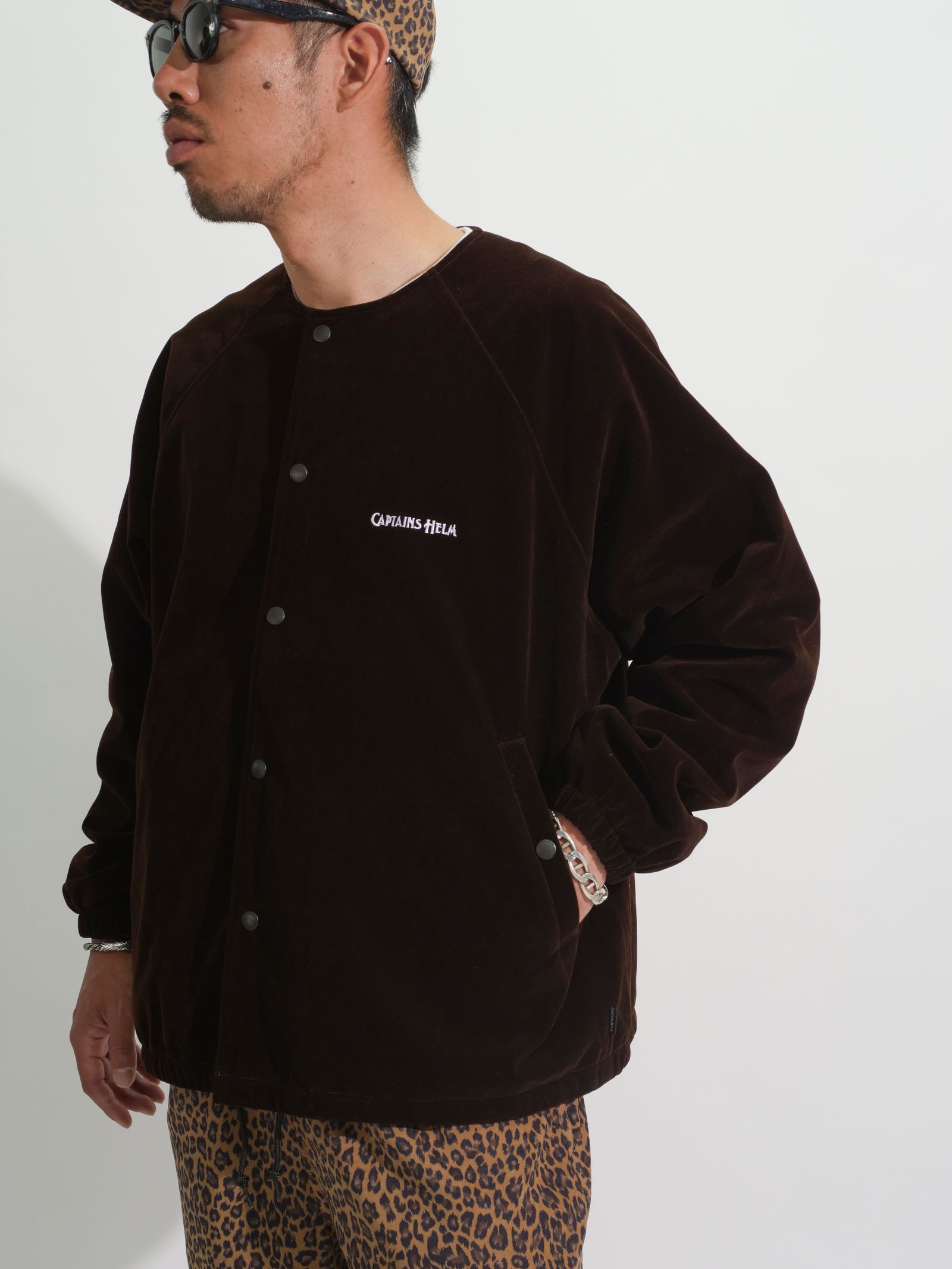 CAPTAINS HELM - LOGO VELOUR COACH JACKET (DARK BROWN) / ロゴ刺繍