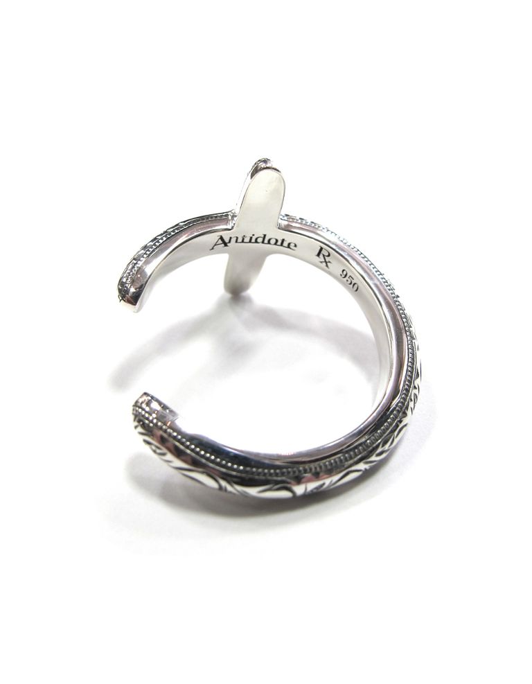 ANTIDOTE BUYERS CLUB - ENGRAVED CROSS RING (SILVER) / オーナメント