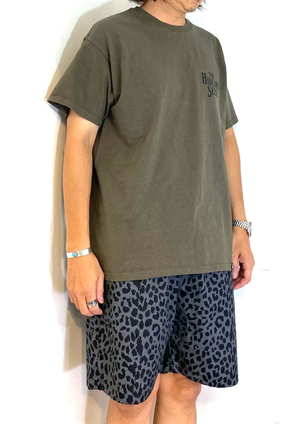 The HAS S/S Tee (OLIVE DRAB) / ロゴ プリントTee
