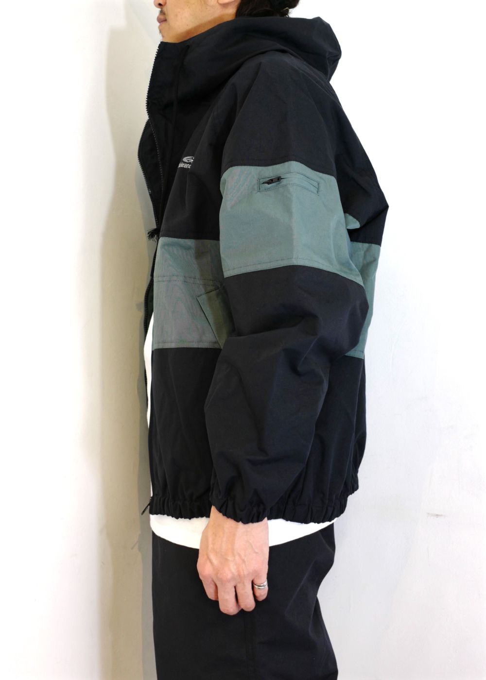 HIDE AND SEEK - NYLON ZIP JACKET (BLACK) / ナイロンジャケット