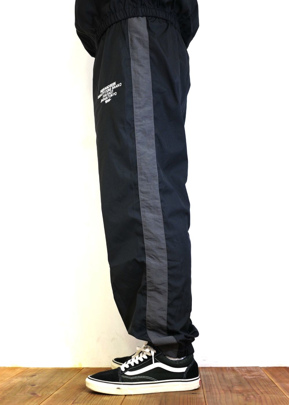 HIDE AND SEEK - LINE TRACK PANT (BLACK) / セットアップ ライン