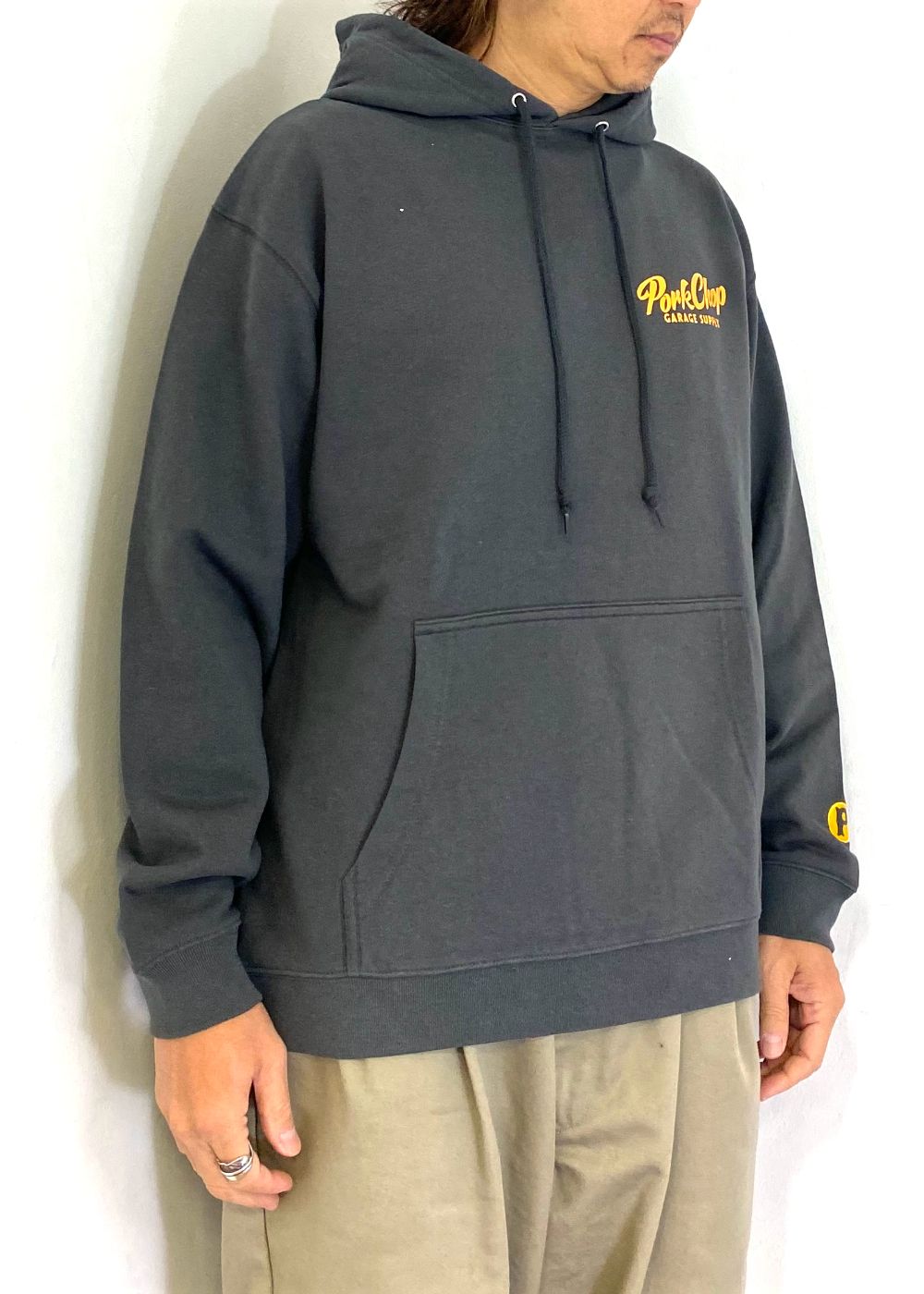 【ラスト1点】SCRIPT PORK HOODIE (ASH BLACK) / ロゴ スウェットパーカー