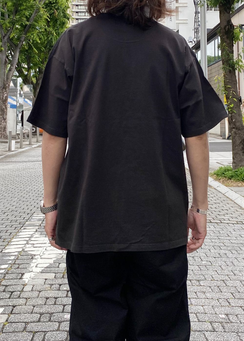 RTTW TEE (JET) / カレッジ ロゴ プリント Tシャツ