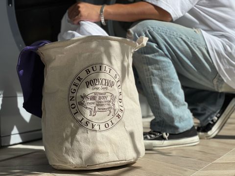 「アナタならどう使う？」今注目のランドリーバッグがPORKCHOPから発売中です。