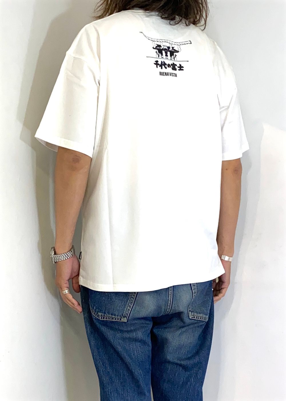 【千代の富士×BUENA VISTA】El wolf solitario tee tres (WHITE) / ×千代の富士 コラボ Tシャツ