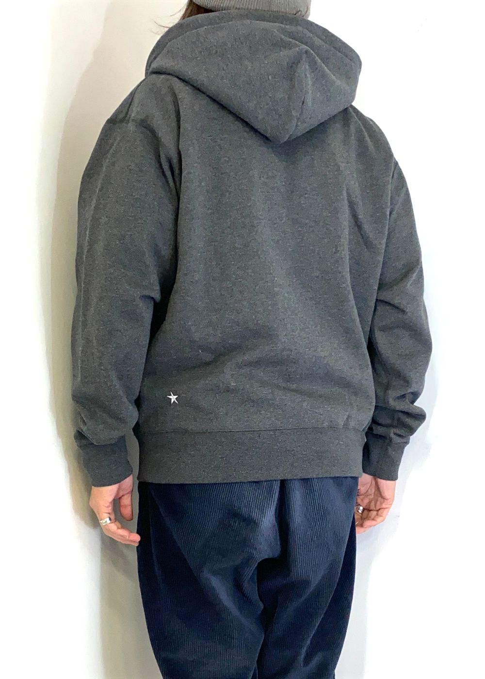 【ラスト1点】ZIP HOODIE (CHARCOAL) / プリント スウェット ジップ パーカー