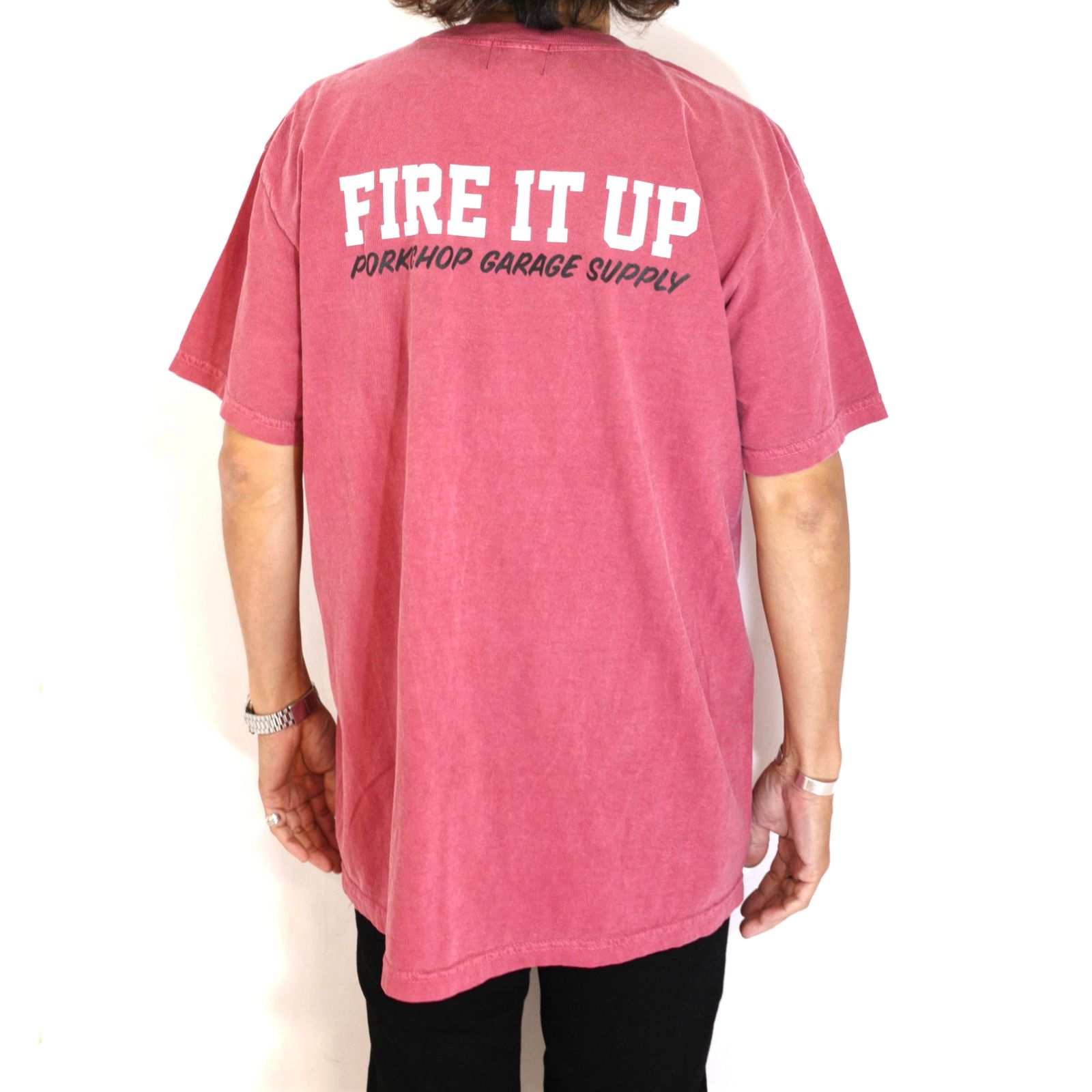 FIRE BLOCK POCKET TEE (CRIMSON RED) / ロゴ プリント ポケットTシャツ