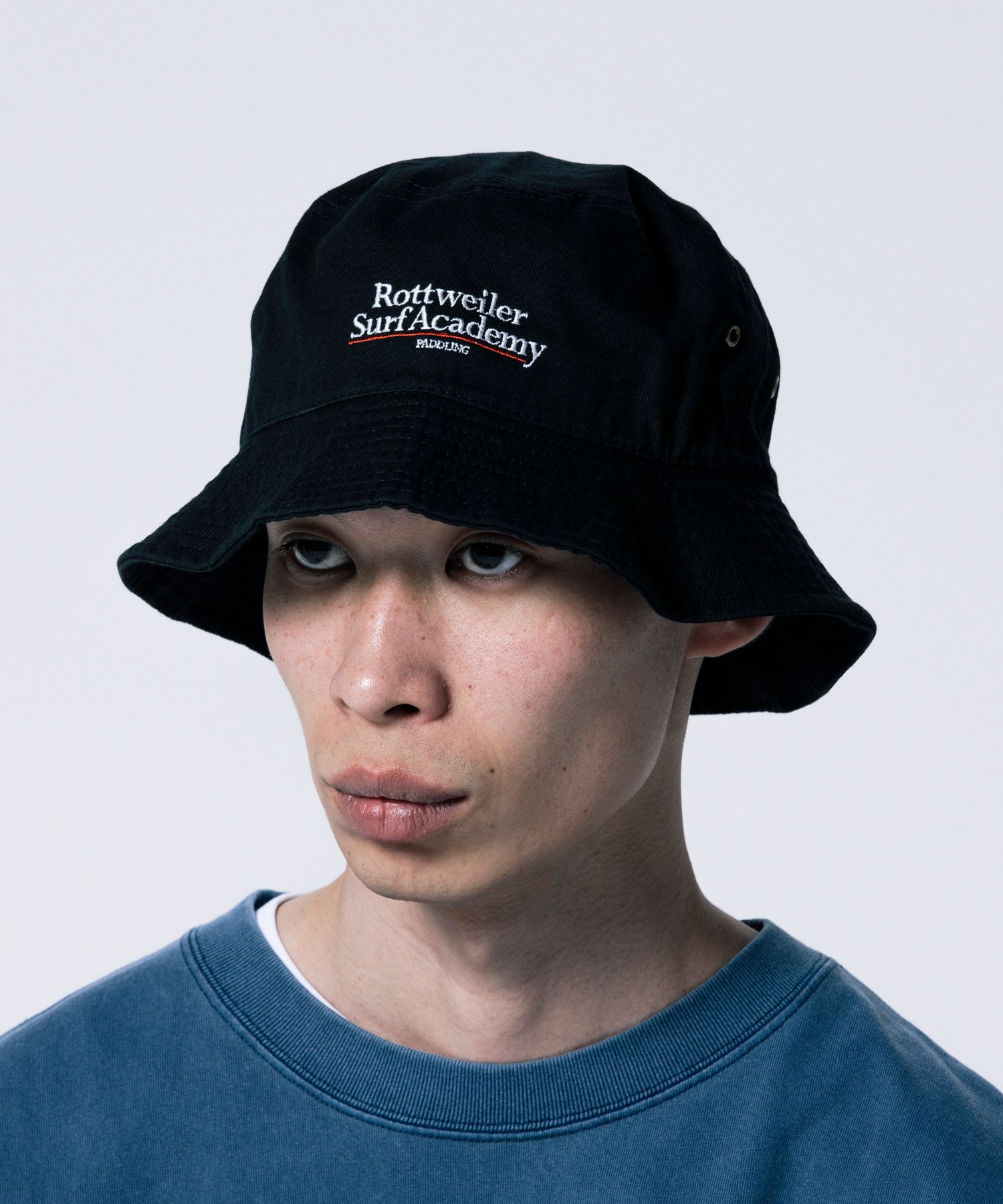 SURF ACADEMY HAT (BLACK) / ロゴ刺繍 バケット ハット。