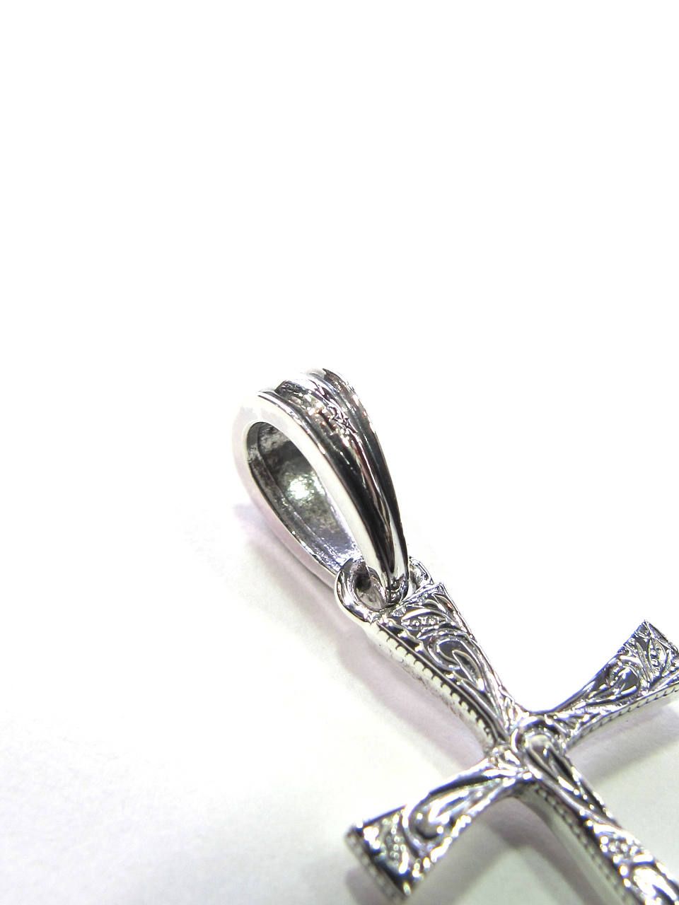 ANTIDOTE BUYERS CLUB - ENGRAVED TINY CROSS PENDANT (SILVER 