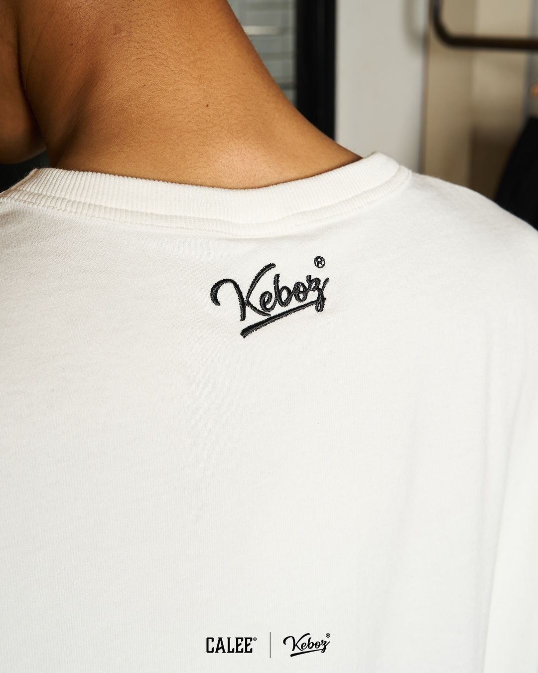 CALEE - × KEBOZ CLASSIC LOGO S/S TEE (WHITE) / ケボズ コラボ Tシャツ | LOOPHOLE