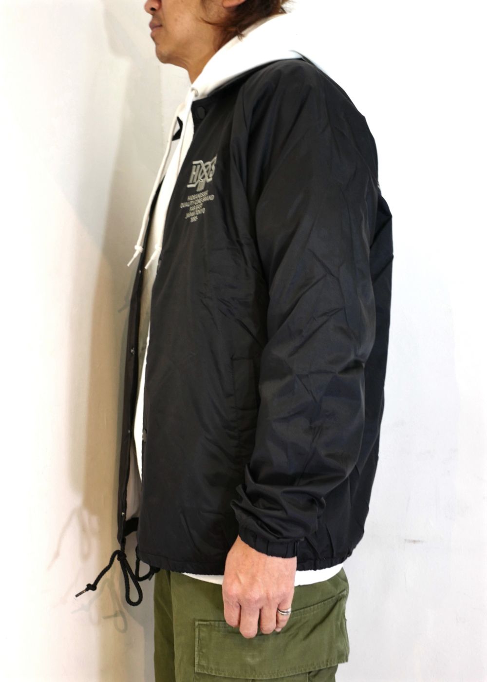 HIDE AND SEEK - HS×BH TEAM JACKET (BLACK/BANDANA) / バウンティーハンター コラボ コーチジャケット  | LOOPHOLE