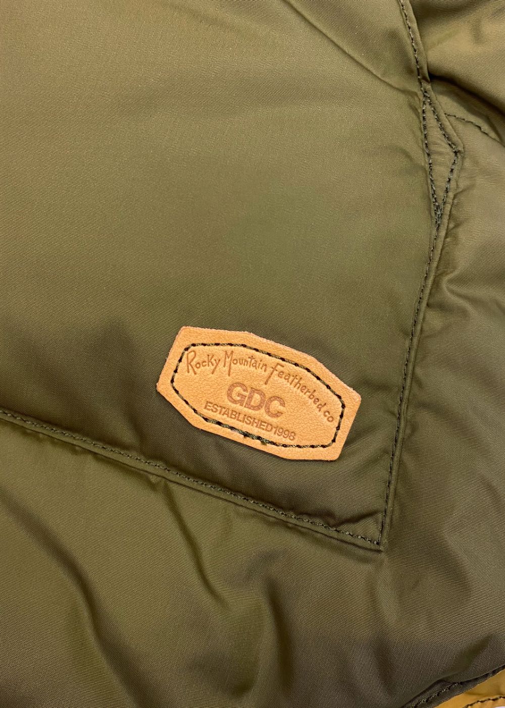 【Rocky Mountain×GDC】Christy Jacket (OLIVE DRAB) / ロッキーマウンテン コラボ ダウンジャケット