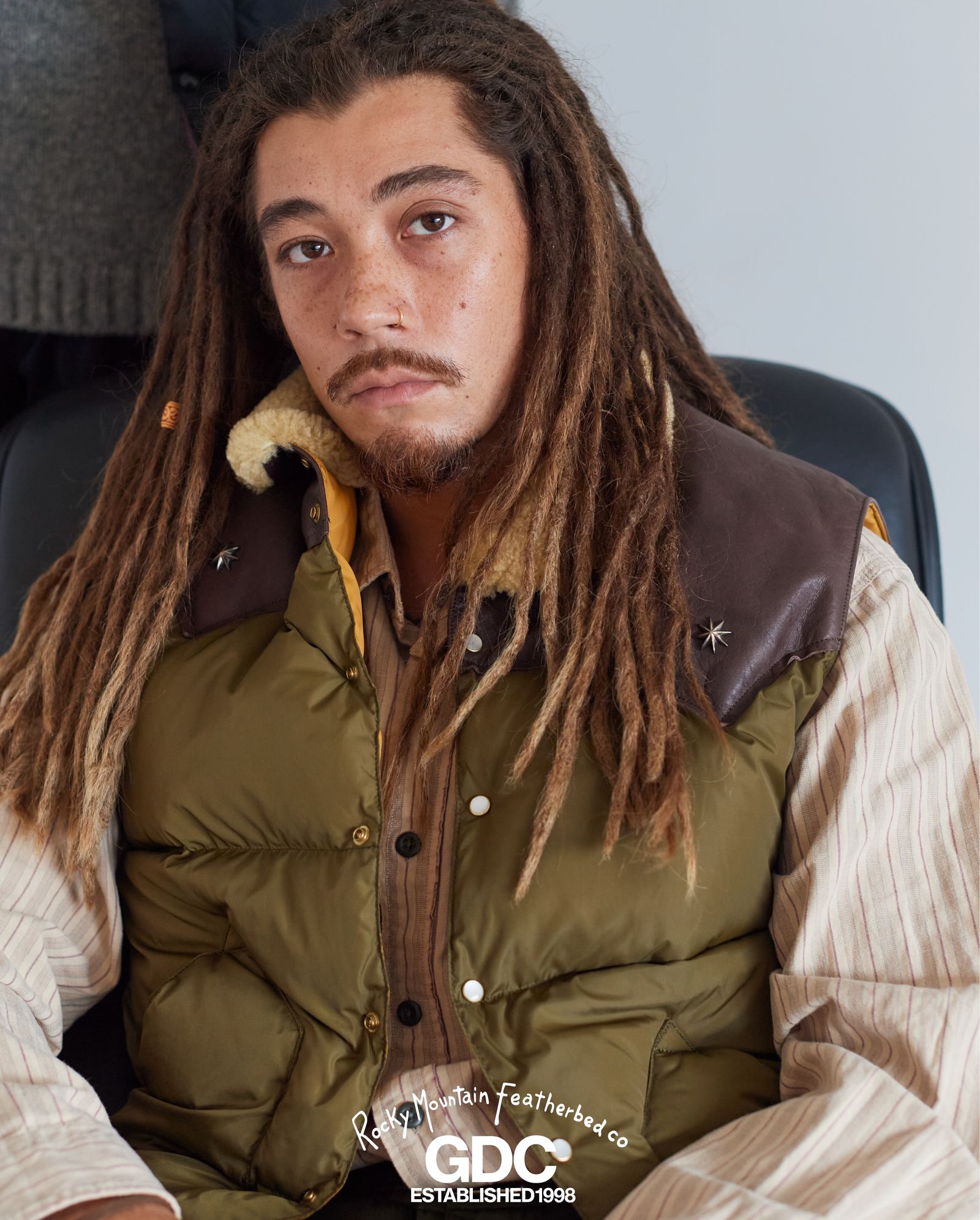 【Rocky Mountain×GDC】Christy Vest (OLIVE DRAB) / ロッキーマウンテン コラボ ダウンベスト