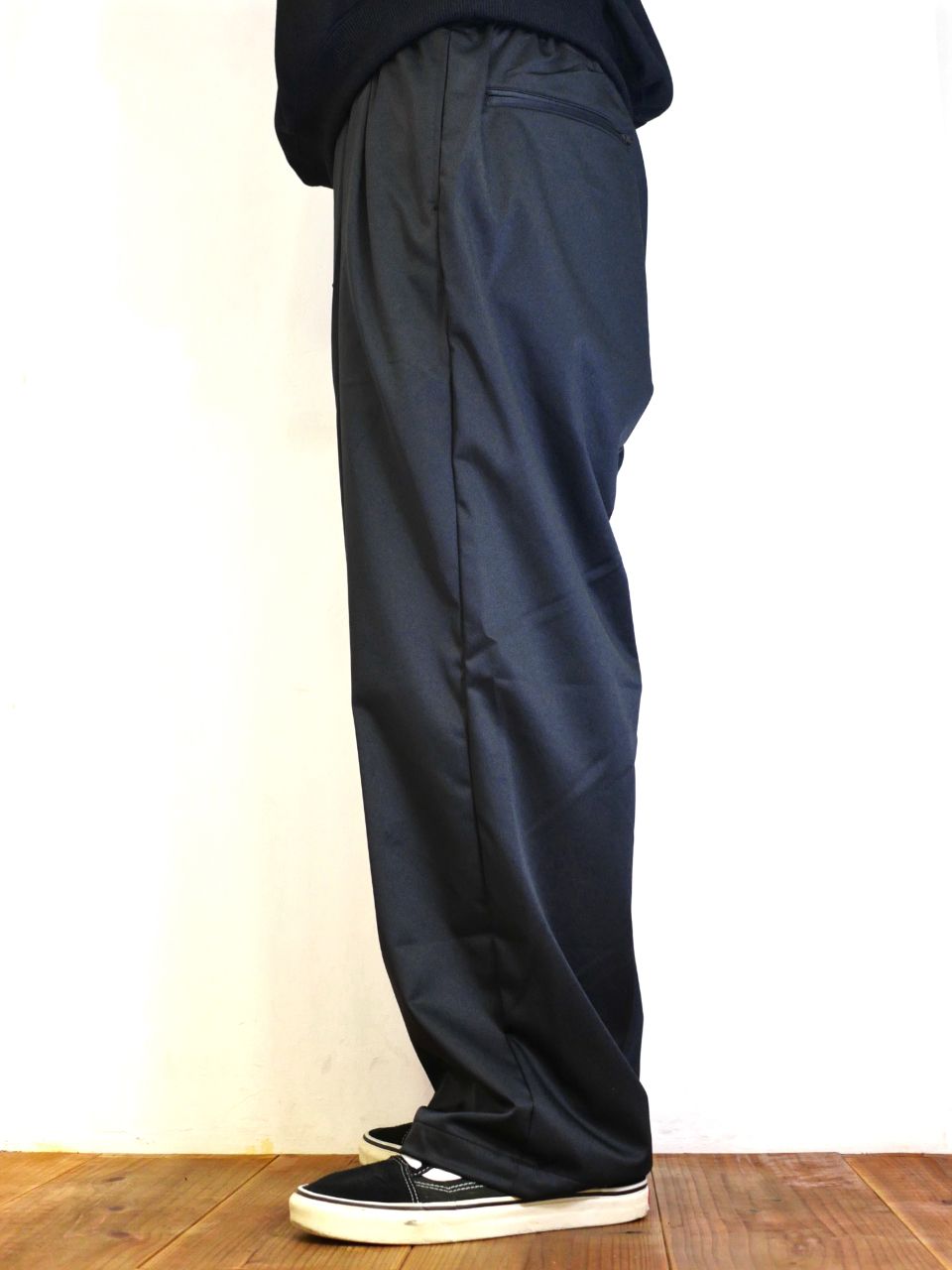 COOTIE Productions (クーティー プロダクションズ) - 【ラスト1点】Polyester TWILL 2 TUCK TRACK PANTS (BLACK) / ポリエステルツイル セットアップ トラックパンツ / セットアップ可能 - M