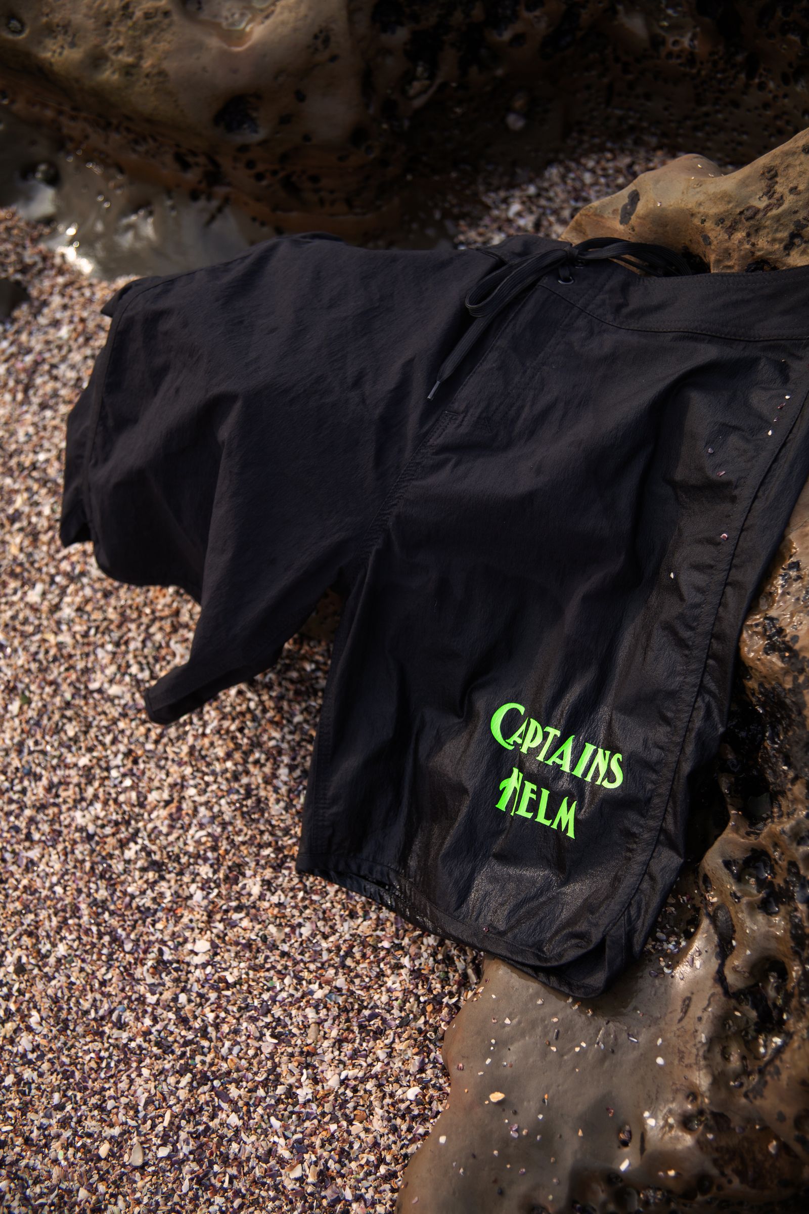 【ラスト1点】"OCEANSIDE DIVISION" HELM SURF SHORTS (BLACK) / ドライストレッチ サーフショーツ