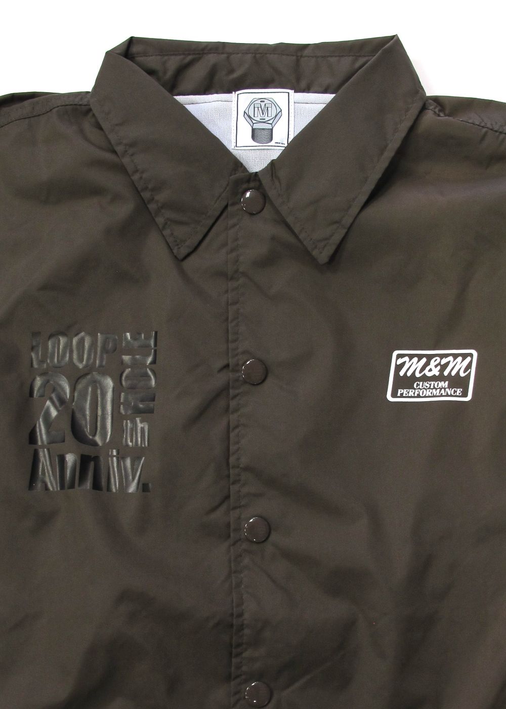 LOOPHOLE 20th ANNIVERSARY PRINT WINDBREAKER (SEAL BROWN) / ループホール20周年記念 コーチジャケット