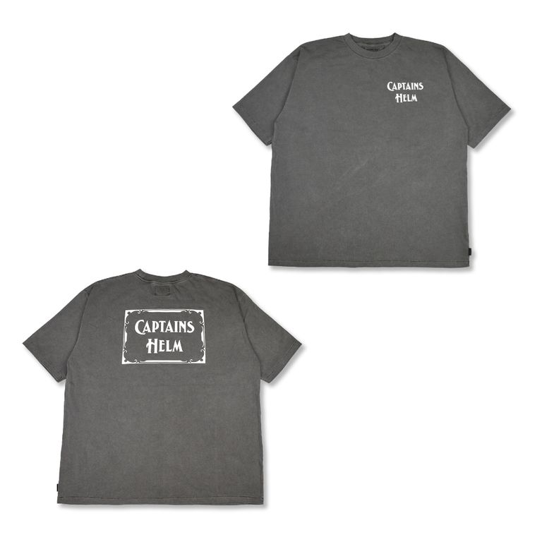 CAPTAINS HELM 新作販売告知 / クラシカルなロゴを用いたTシャツは生地感が特徴的。