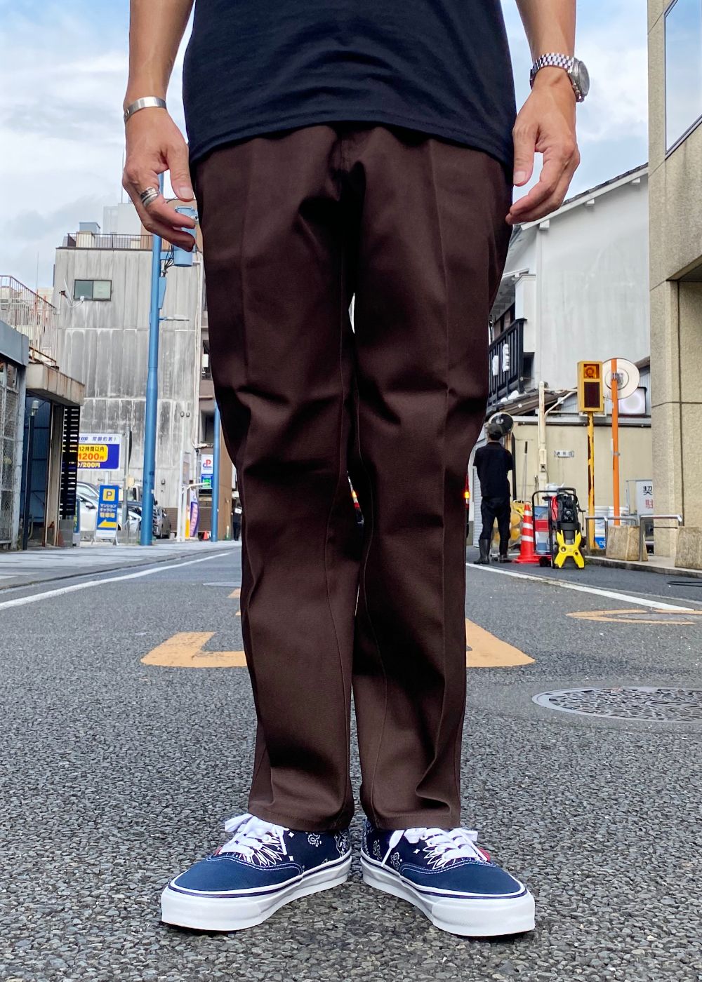 DICKIES 10L TC PANTS "THUNDERS" (D.BROWN) / ディッキーズ コラボ チノパンツ