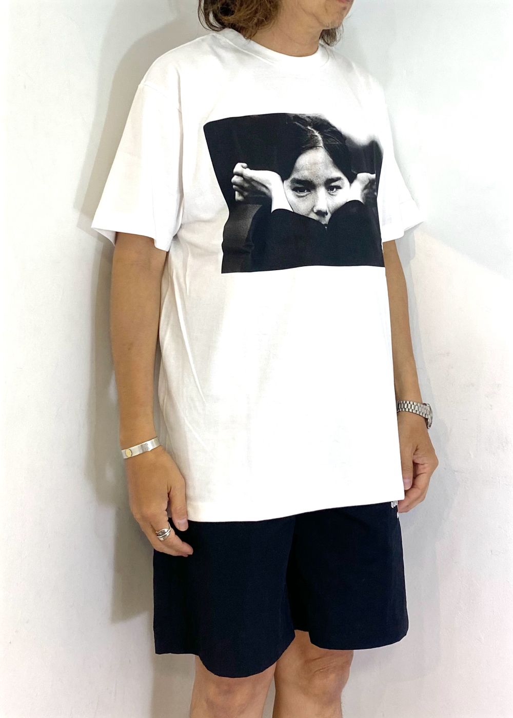 【Bjork by Kevin Cummins×GDC】Monochrome Tee (WHITE) / ×Bjork by Kevin Cummins コラボ Tシャツ