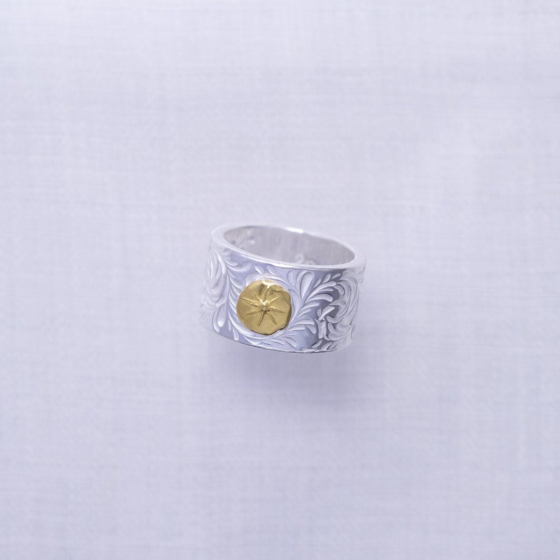 KARAKUSA Ring L with Gold Point L (SILVER) / 24金Lポイント唐草リング(特大) - 14号