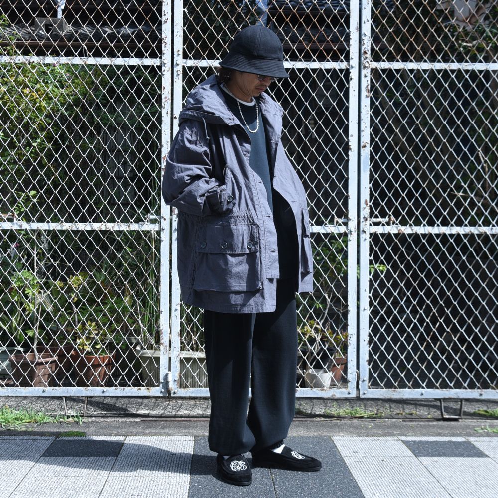 薄手で軽やかな春のミリタリー。