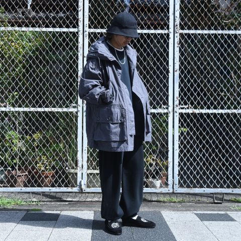 薄手で軽やかな春のミリタリー。