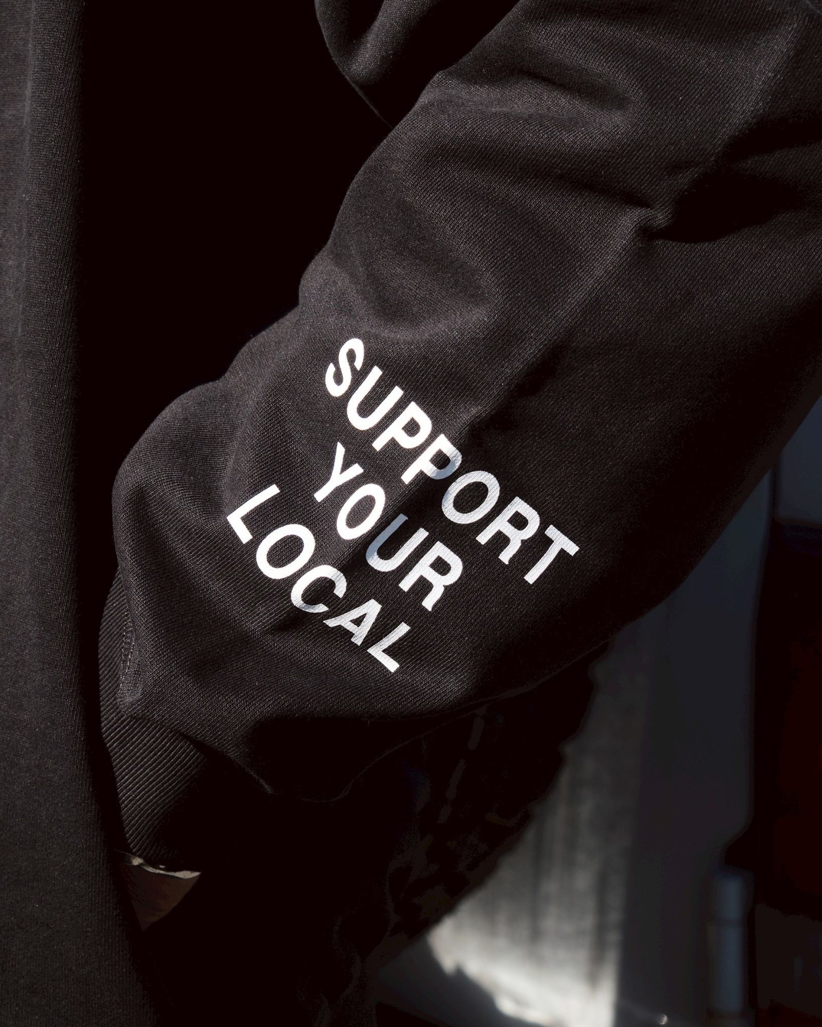 TM LOGO HOODIE (BLACK) / ロゴ プリント スウェット パーカー