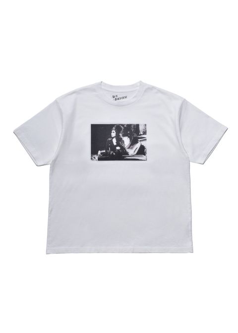 Amy Winehouse "Lean On A Car" Photo S/S (WHITE) / エイミー・ワインハウス コラボ Tシャツ