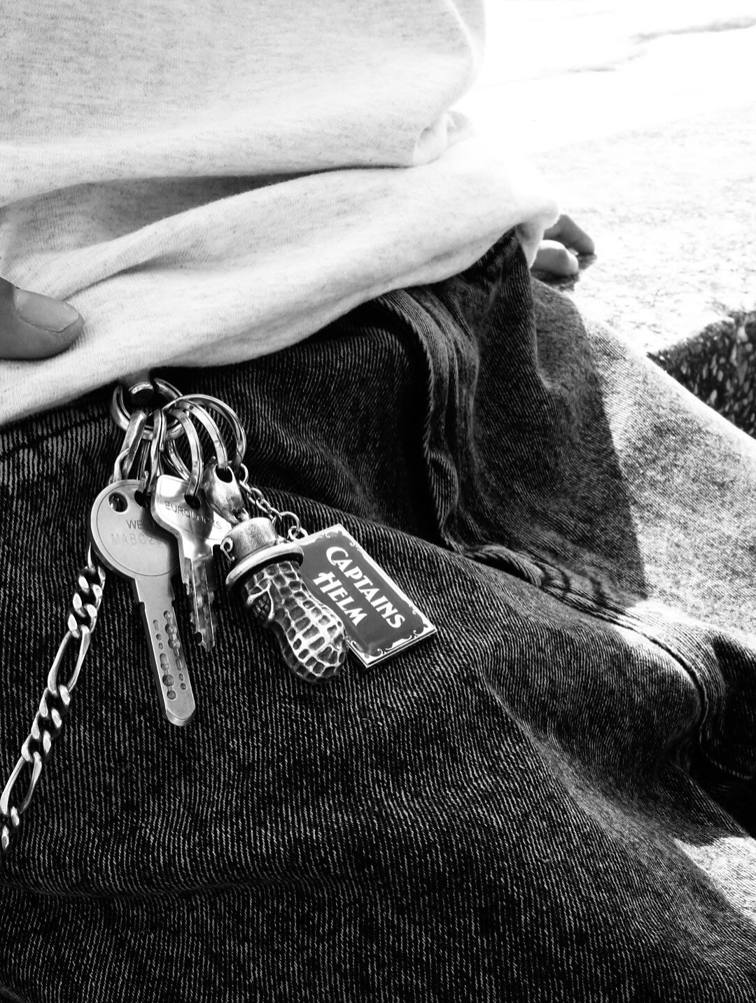 LOGO KEY HOLDER (BLACK) / 定番ロゴ キーホルダー