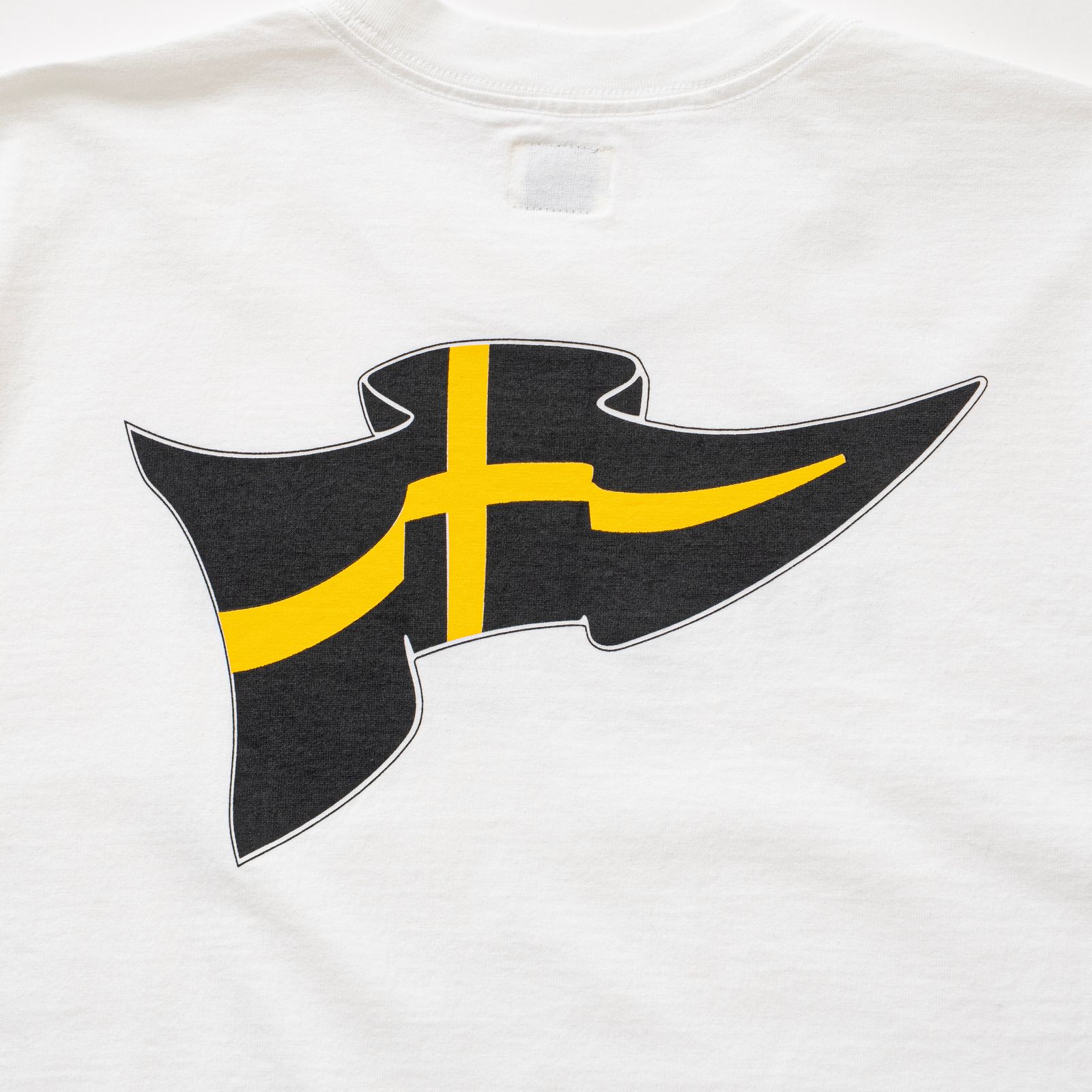 FLAG TEE (WHITE) / グラフィック プリント Tシャツ