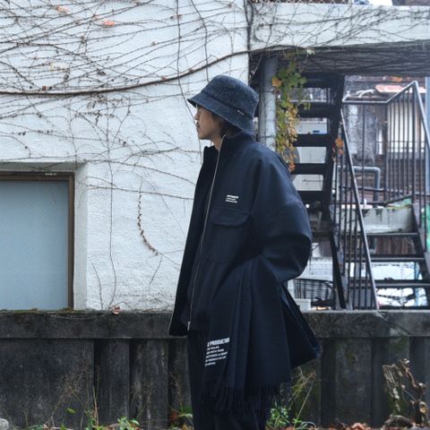 上品且つ男らしい粋なトラックジャケット。
